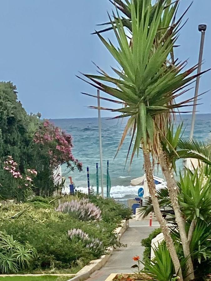 Mikes On The Beach Limenas Chersonisou Exterior foto