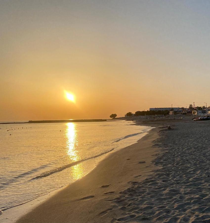Mikes On The Beach Limenas Chersonisou Exterior foto