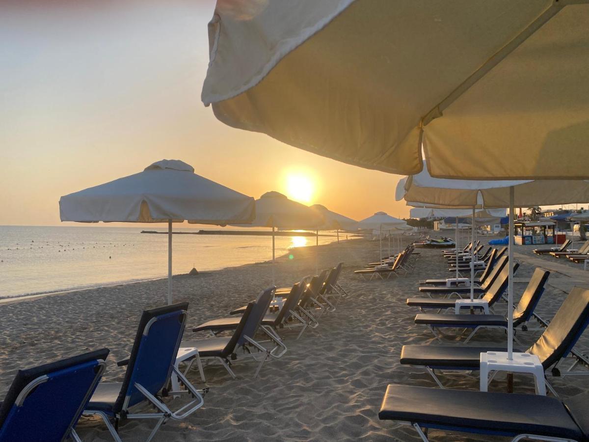 Mikes On The Beach Limenas Chersonisou Exterior foto